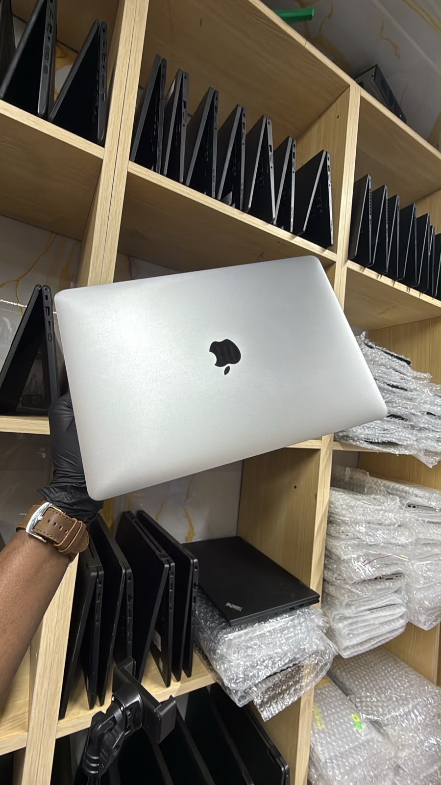MacBook Pro 13-inch (2020, Four Thunderbolt 3 ports) with a 2.0GHz quad-core Intel Core i5 processor, 16GB of RAM, and a 512GB SSD product photo