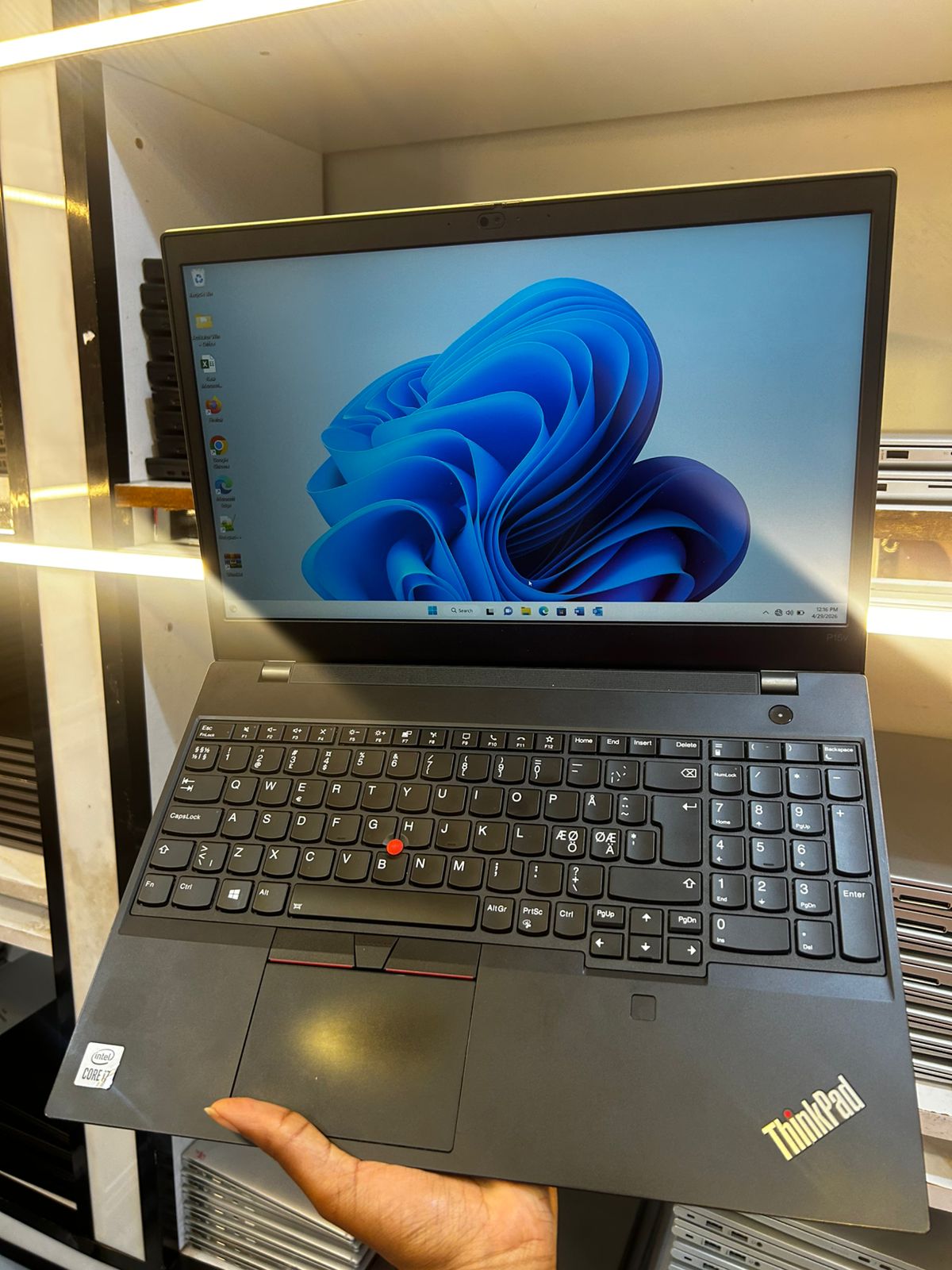 Lenovo P15V ( numerica keyboard) Core i7 12th gen 16/512 + 4GB Nvidia T1200 dedicated Graphics product photo