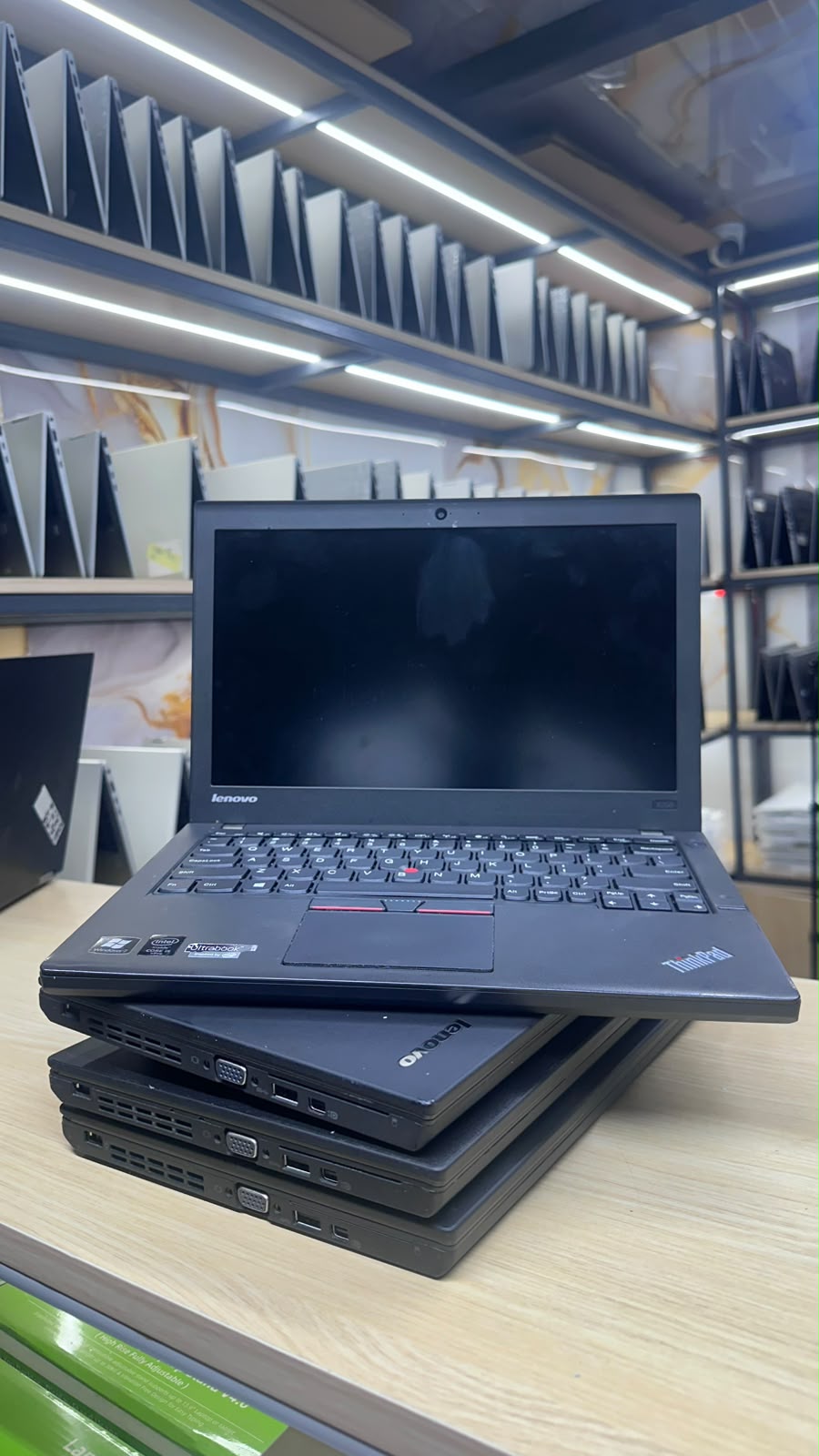 Lenovo X250 intel core i5,8gb Ram,256gb SSD,12.6 INCHES. product photo