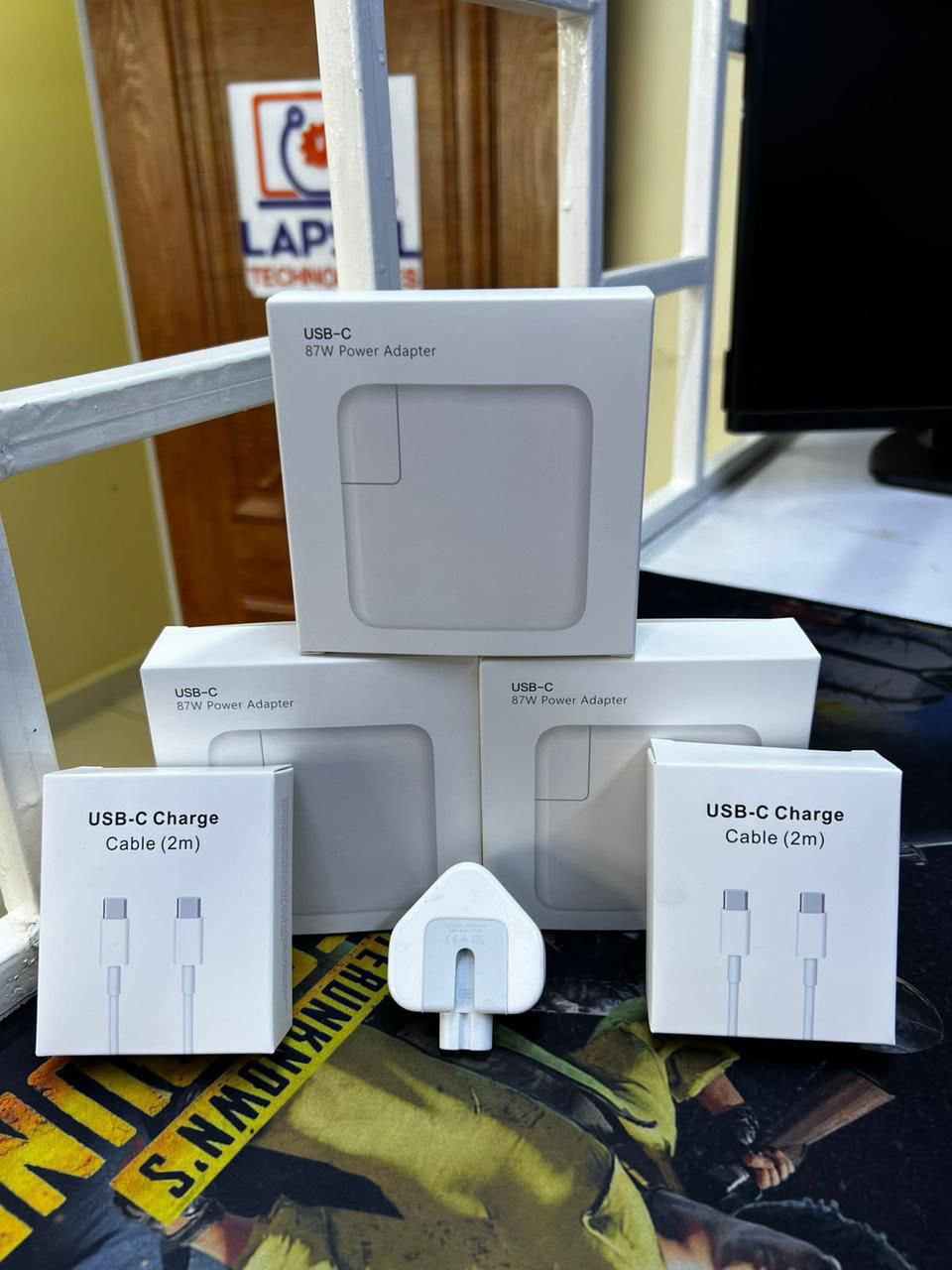 MacBook Chargers ✅45W L pin - 3000 ✅45W T pin - 3000 ✅60W T pin - 3000 ✅60W L pin - 3000 ✅85W T pin - 3500 ✅85W L pin -  3500 ✅61W Type C - 4000 ✅87W Type C - 5000 ✅96W Type C - 6000 product photo