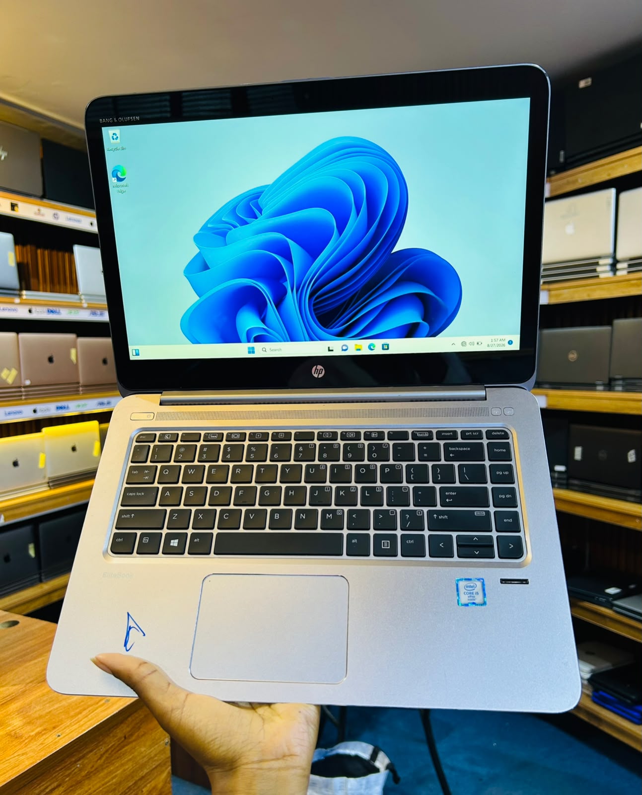 Hp folio 1040 G3 touchscreen Core i5 ,8gb ram/256gb ssd product photo