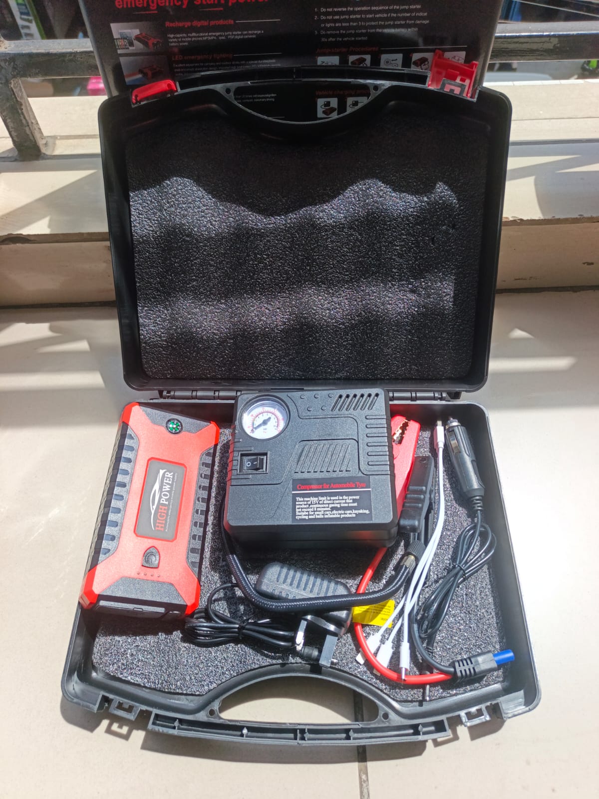 Car jump starter product photo