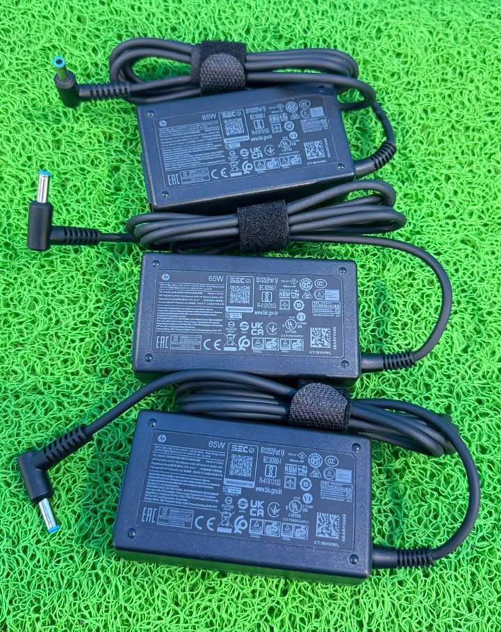 ORIGINAL EXUK BLUE PIN HP LAPTOP CHARGER product photo