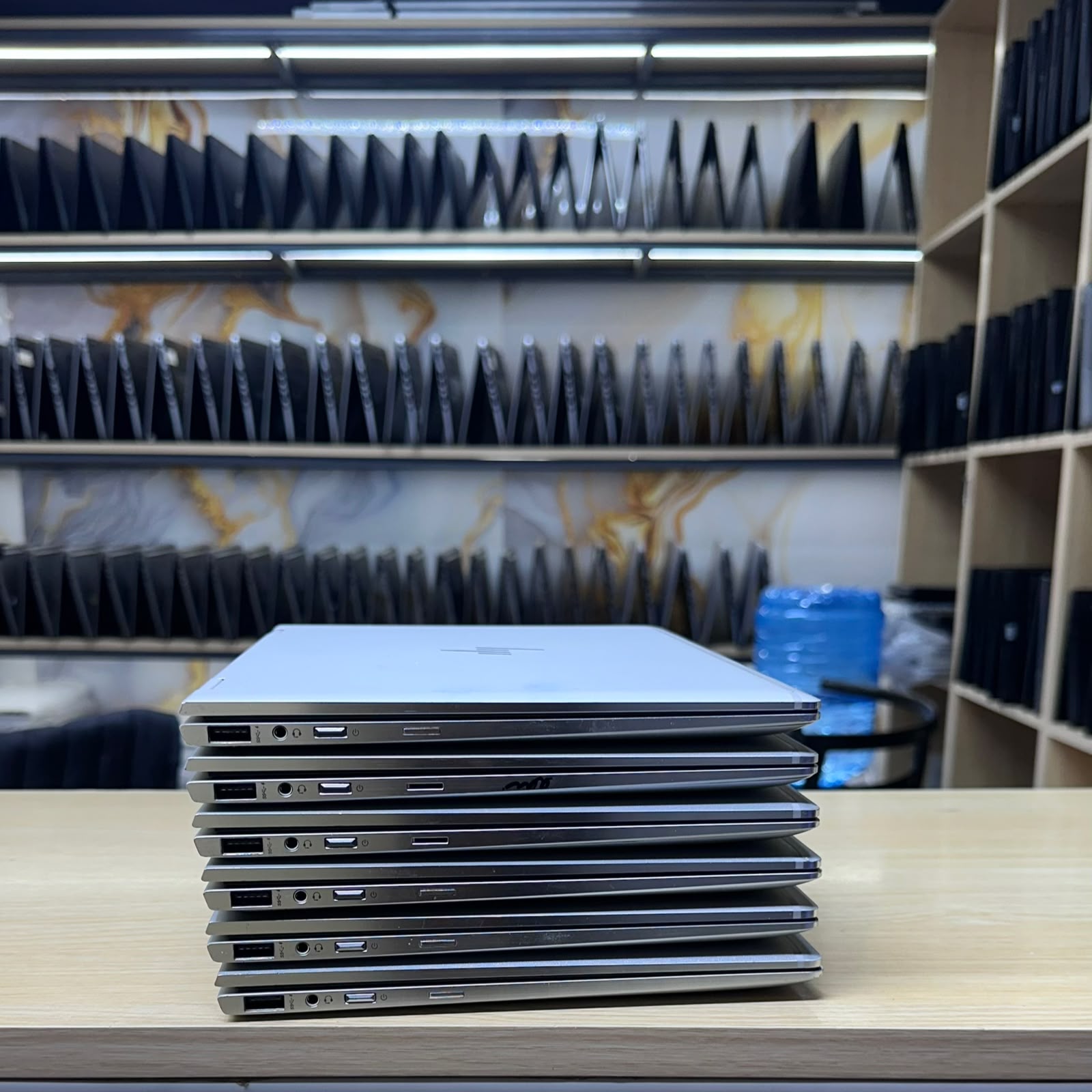 HP EliteBook x360 1030 G4 with a Core i7, 16GB RAM, and 512GB SSD is a premium, slim 13.3-inch 2-in-1 convertible business laptop featuring a 360-degree hing,touchscreen. product photo
