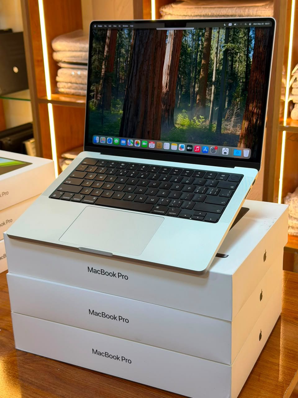 💻 MacBook Pro 13” M1 (2020) 16GB RAM | 256GB SSD KSH 89,000 📦 product photo