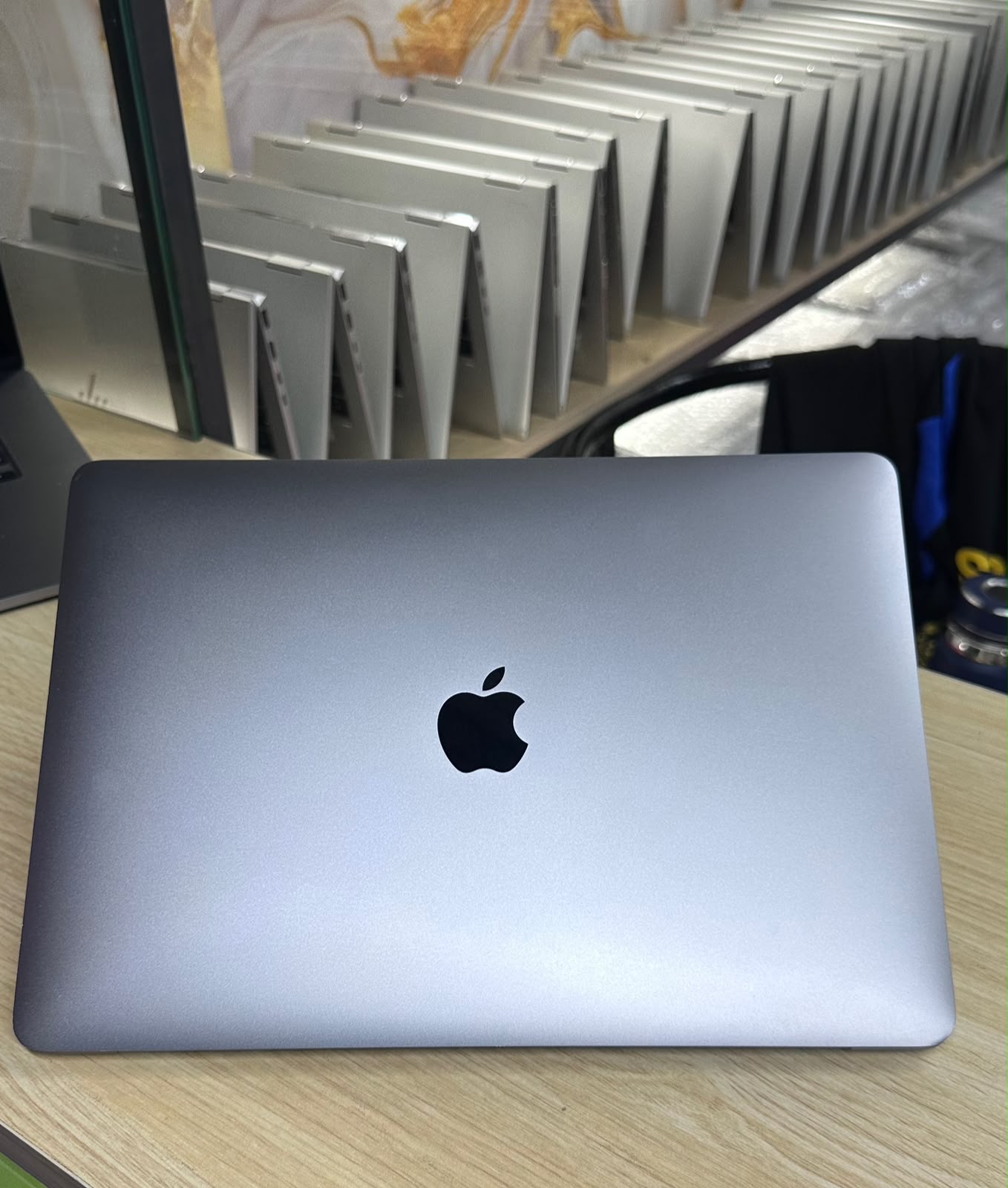 Apple MacBook Pro 2020 13-inch with a 2.0GHz quad-core Intel Core i5 processor, 16GB of RAM, and a 512GB SSD product photo