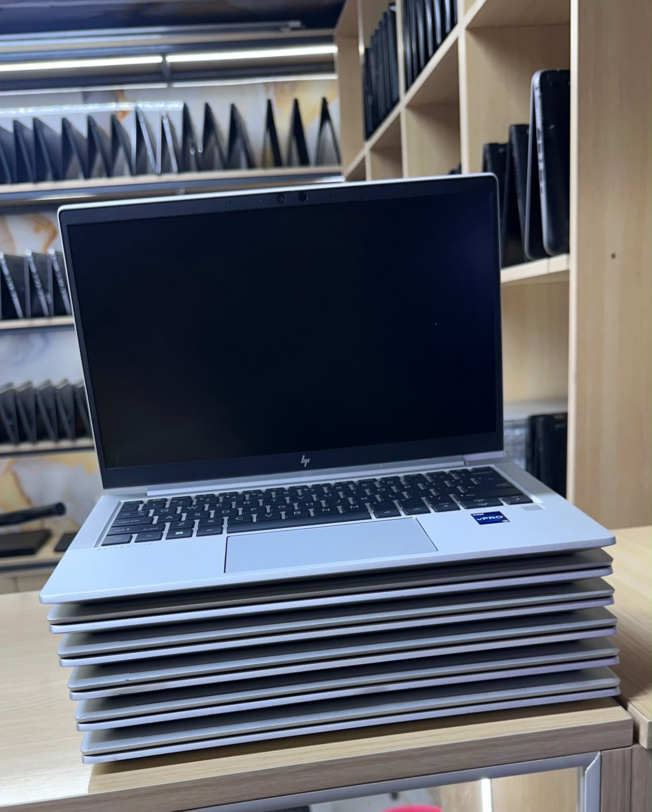 Hp Elitebook 630 G10 Core i7 13th generation 16gb ram,512 gb ssd,touchscreen. product photo